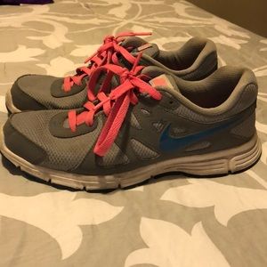 Nike Revolution 2, gray ladies sneakers